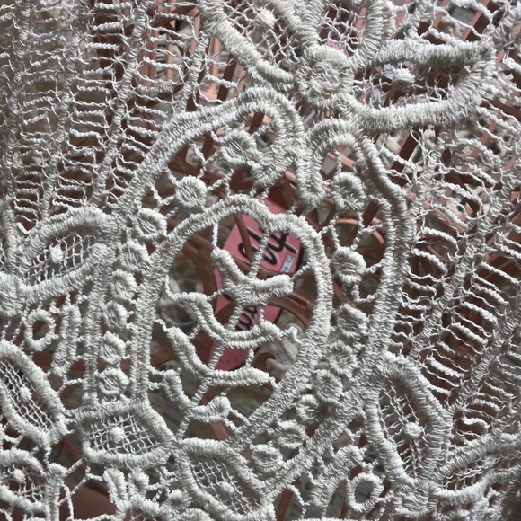 Dolled up Lace Tank-top - Picture 7 of 11